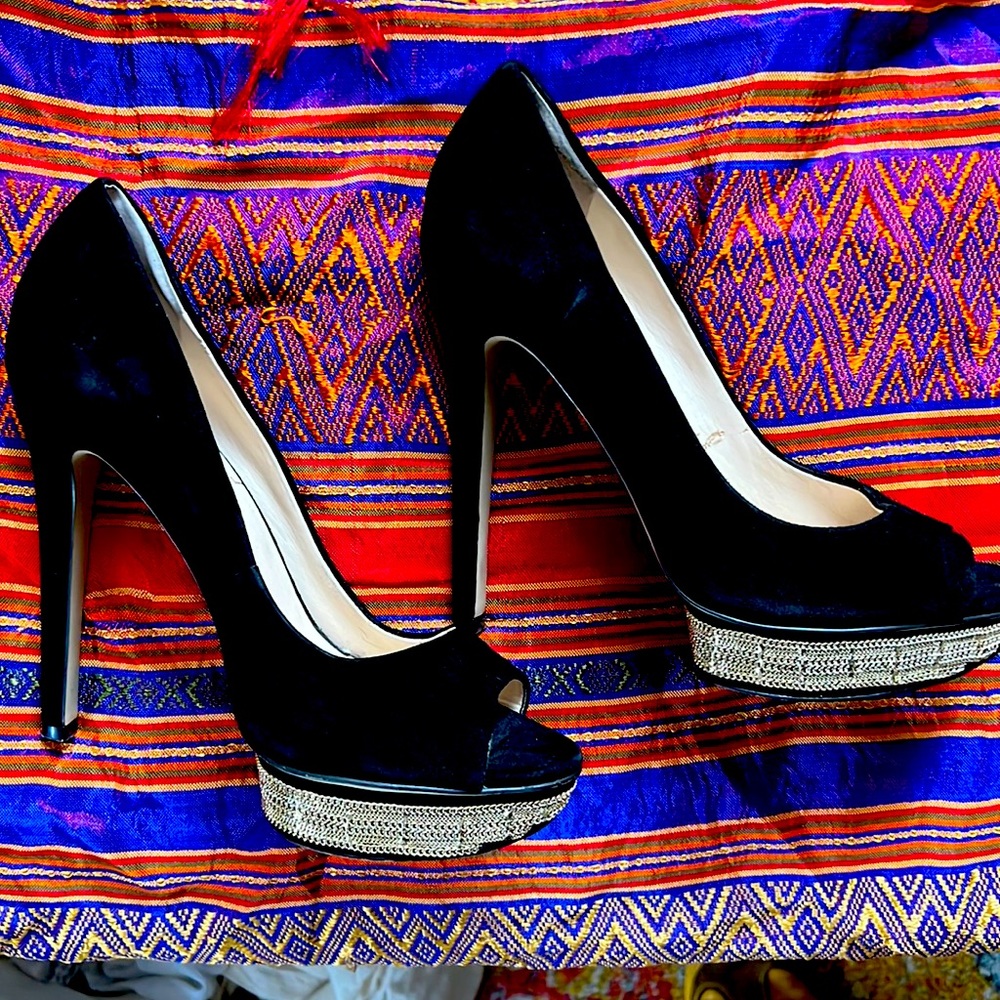 Boutique 9 ultra sexy black suede & gold stiletto 6 inch heels with platform 9.5